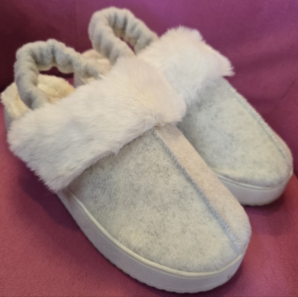 House of Harlow 1960 Cream Fur Slippers - Picture 6 of 13